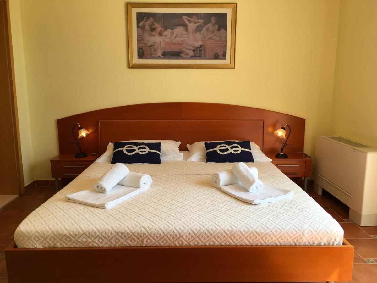 Apartments Villa Jadranka Adults Only Бол Екстериор снимка