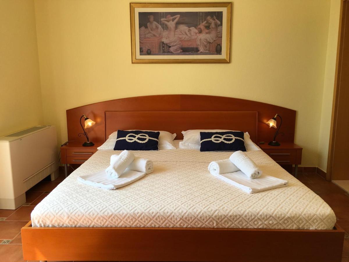 Apartments Villa Jadranka Adults Only Бол Екстериор снимка