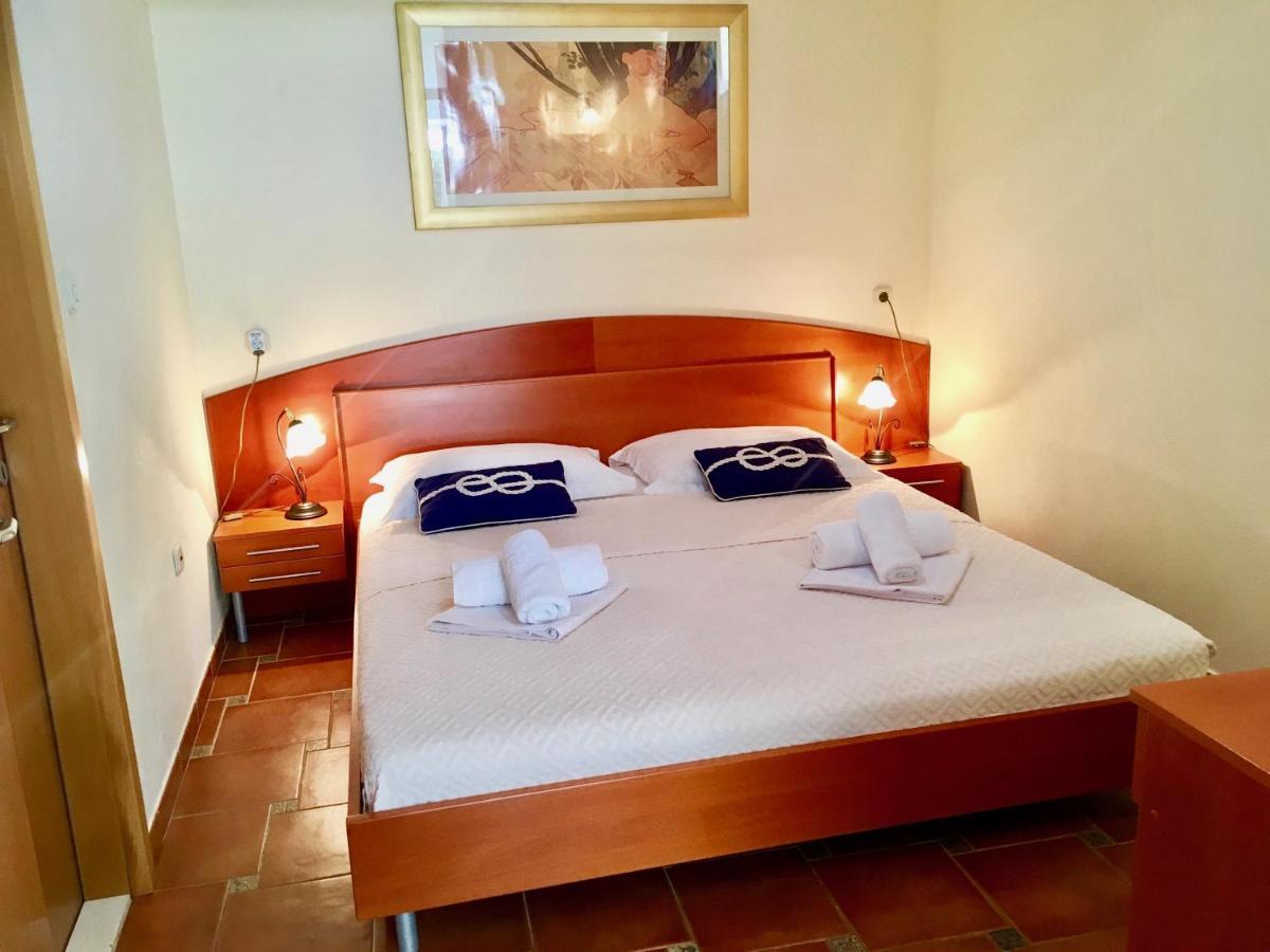 Apartments Villa Jadranka Adults Only Бол Екстериор снимка